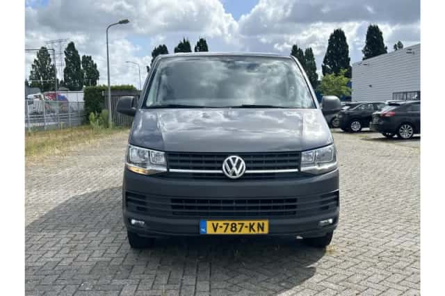 Volkswagen Transporter (2018) thumbnail 5