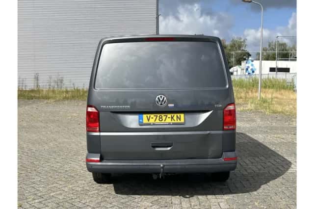 Volkswagen Transporter (2018) thumbnail 6