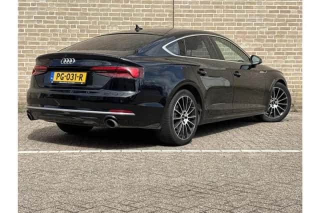 Audi A5 (2017) thumbnail 2