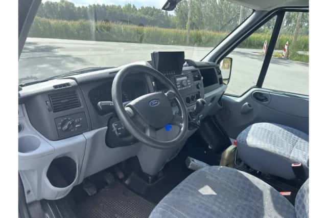 Ford Transit (2009) thumbnail 3