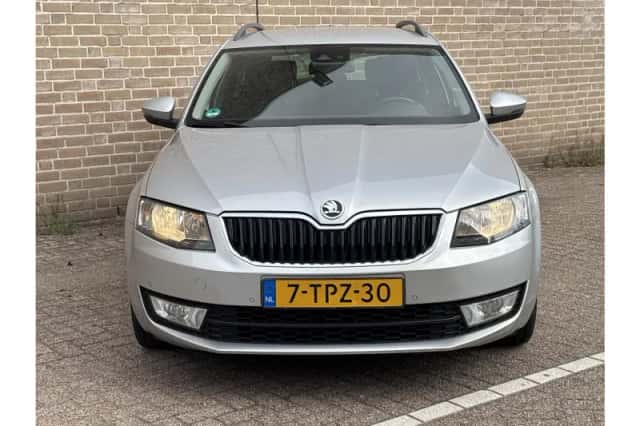 Škoda Octavia (2013) thumbnail 5