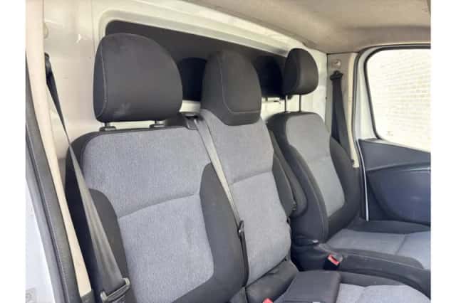 Opel Vivaro (2015) thumbnail 4