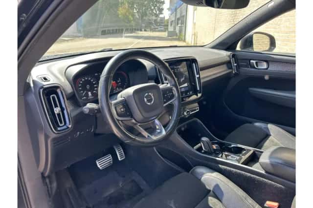 Volvo XC40 (2020) thumbnail 3