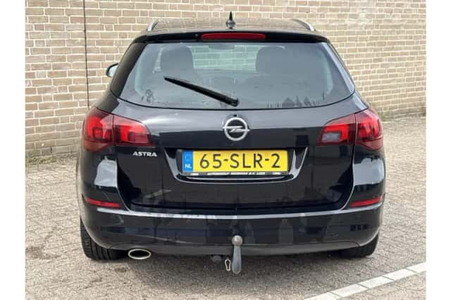 Opel Astra (2011) thumbnail 6