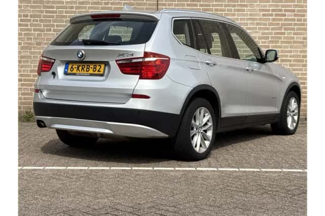 BMW X3 (2013) thumbnail 2