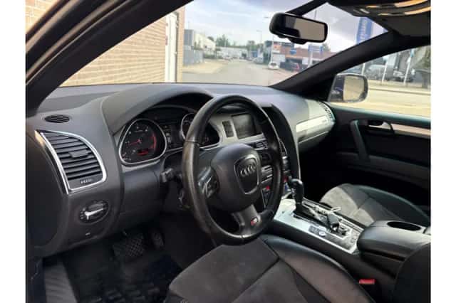 Audi Q7 (2011) thumbnail 3