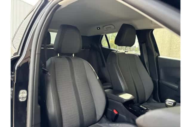 Peugeot 2008 (2022) thumbnail 4
