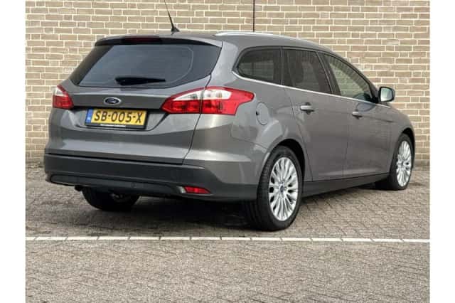 Ford Focus (2012) thumbnail 2