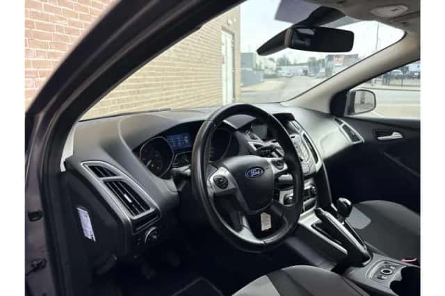 Ford Focus (2012) thumbnail 3