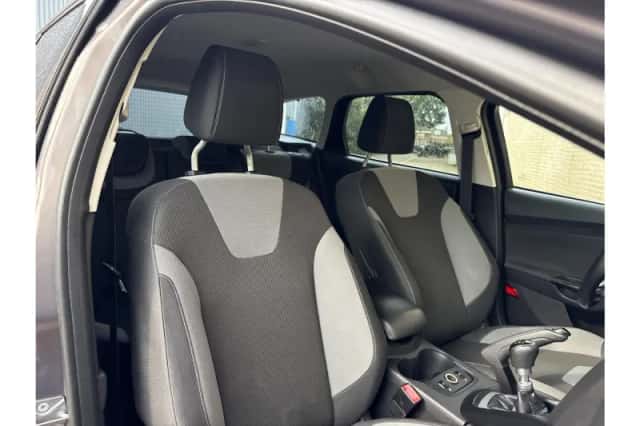 Ford Focus (2012) thumbnail 4