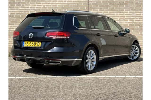 Volkswagen Passat (2015) thumbnail 2