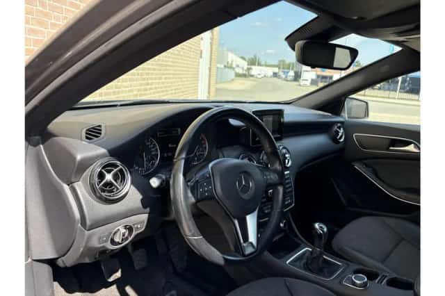 Mercedes-Benz A-Klasse (2012) thumbnail 3