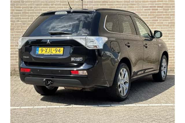 Mitsubishi Outlander (2014) thumbnail 2