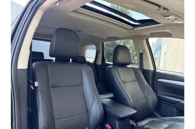 Mitsubishi Outlander (2014) thumbnail 4