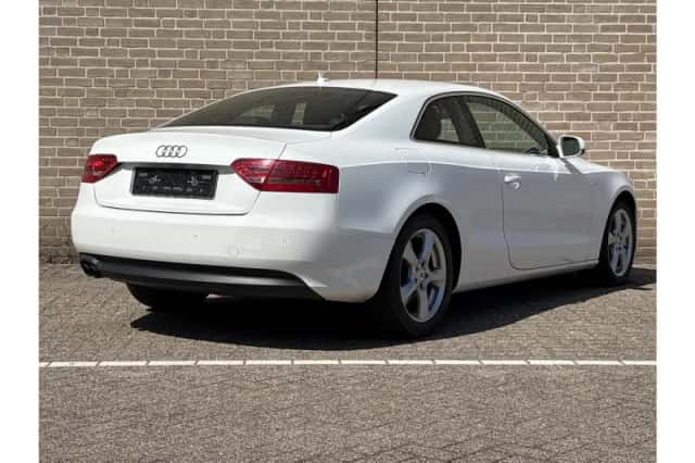Audi A5 (2010) thumbnail 2