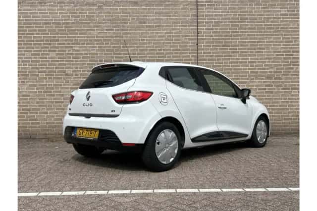 Renault Clio (2015) thumbnail 2
