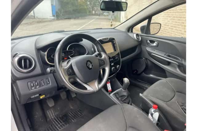 Renault Clio (2015) thumbnail 3
