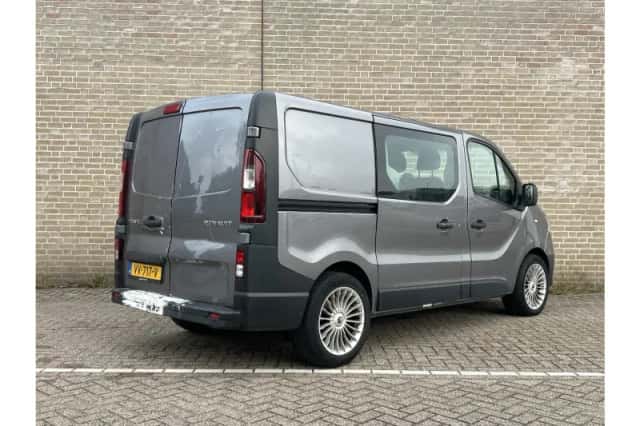 Renault Trafic (2016) thumbnail 2