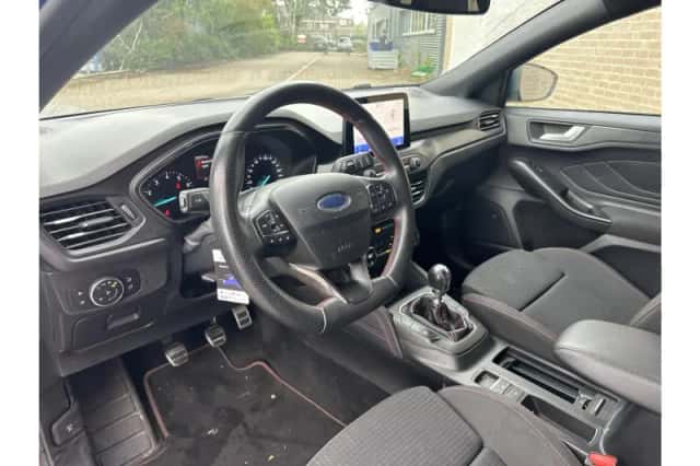 Ford Focus (2019) thumbnail 3