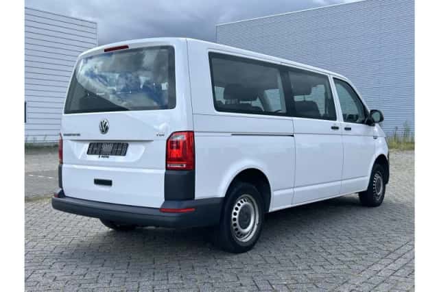 Volkswagen Transporter (2017) thumbnail 2