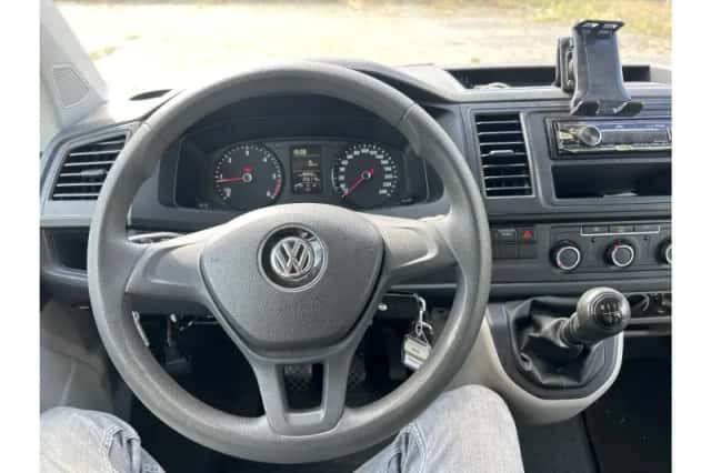 Volkswagen Transporter (2017) thumbnail 3