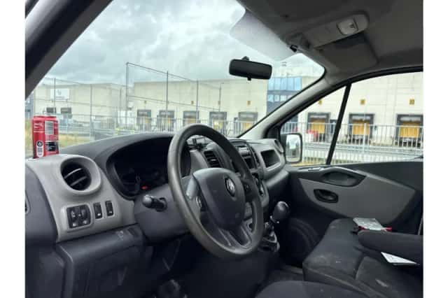 Renault Trafic (2015) thumbnail 3