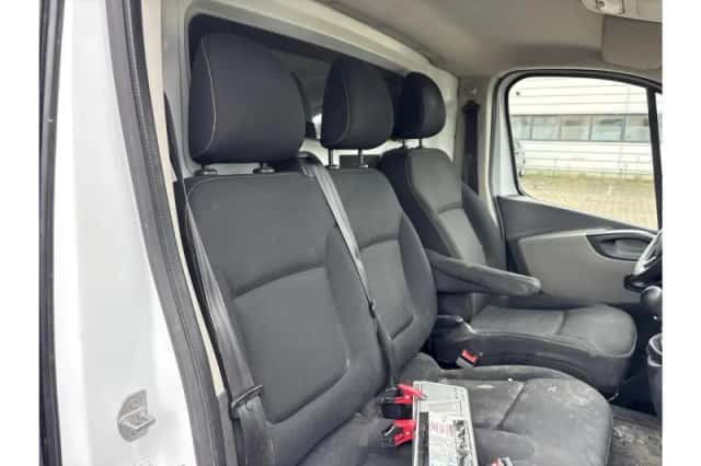 Renault Trafic (2015) thumbnail 4