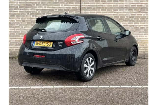 Peugeot 208 (2013) thumbnail 2