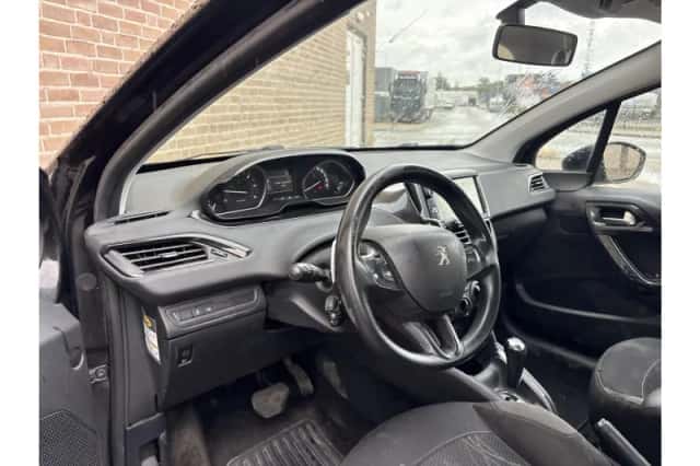 Peugeot 208 (2013) thumbnail 3