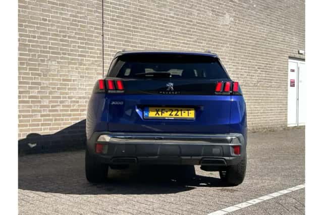 Peugeot 3008 (2018) thumbnail 6