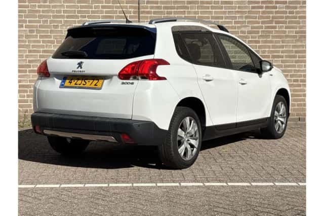 Peugeot 2008 (2015) thumbnail 2
