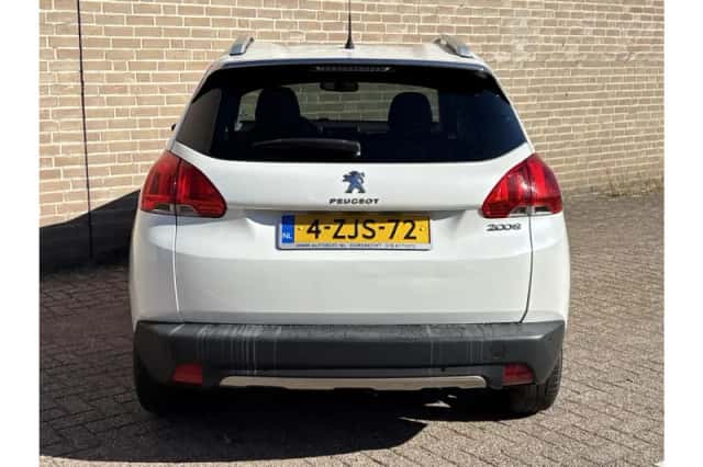 Peugeot 2008 (2015) thumbnail 6