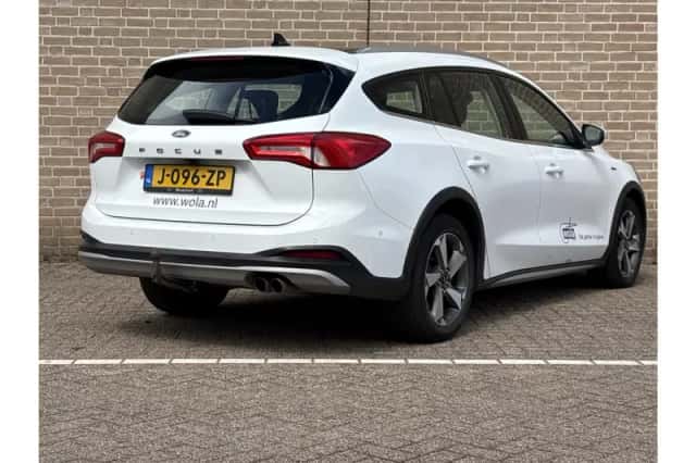 Ford Focus (2020) thumbnail 2