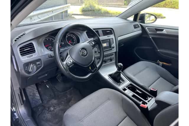 Volkswagen Golf (2017) thumbnail 3