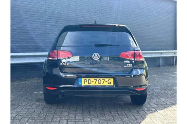 Volkswagen Golf (2017) thumbnail 6