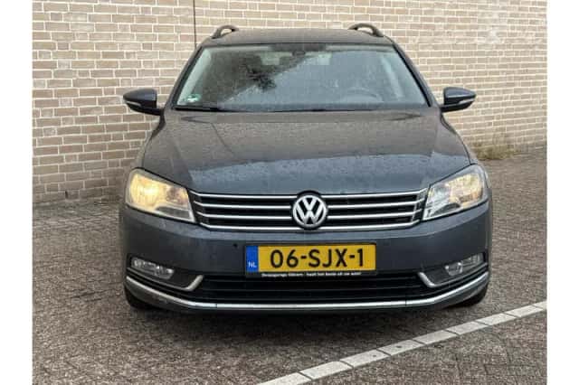 Volkswagen Passat (2011) thumbnail 4