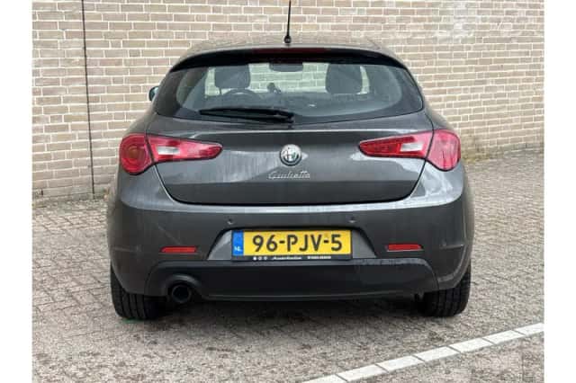 Alfa Romeo Giulietta (2011) thumbnail 6