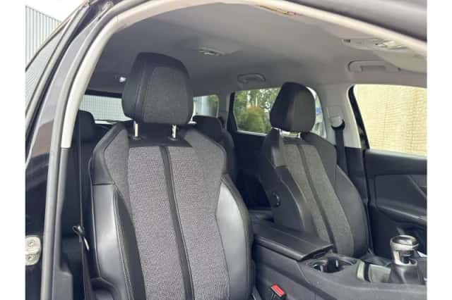 Peugeot 5008 (2018) thumbnail 4