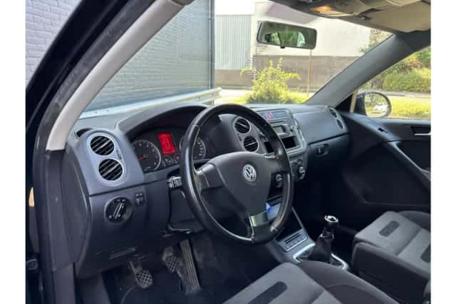 Volkswagen Tiguan (2008) thumbnail 3