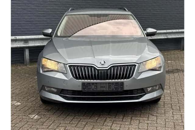 Škoda Superb (2017) thumbnail 5