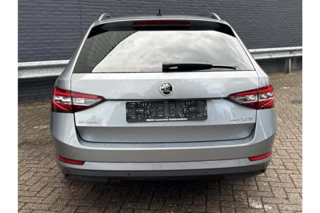 Škoda Superb (2017) thumbnail 6