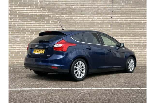Ford Focus (2012) thumbnail 2