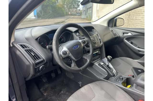 Ford Focus (2012) thumbnail 3