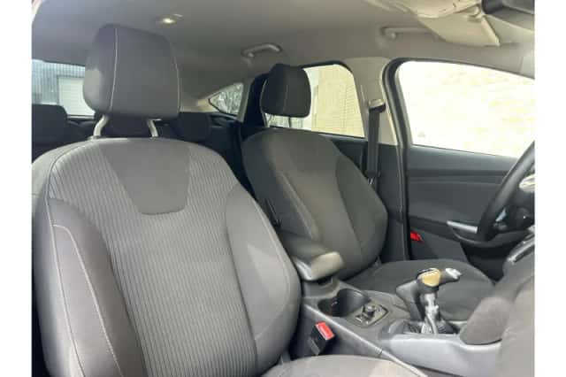 Ford Focus (2012) thumbnail 4
