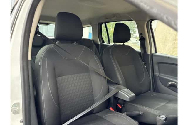Dacia Logan (2016) thumbnail 4