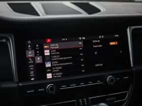 Porsche Macan (2018) thumbnail 16