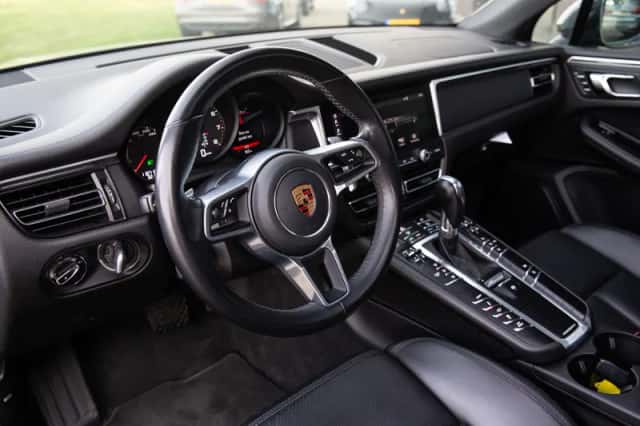 Porsche Macan (2019) thumbnail 5