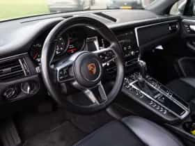 Porsche Macan (2018) thumbnail 5