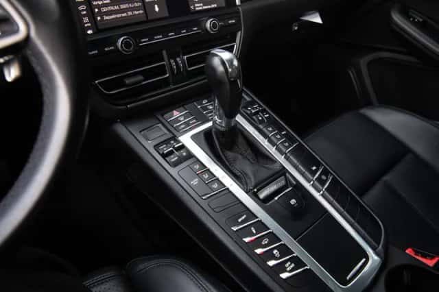 Porsche Macan (2019) thumbnail 6