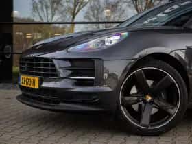 Porsche Macan (2018) thumbnail 8